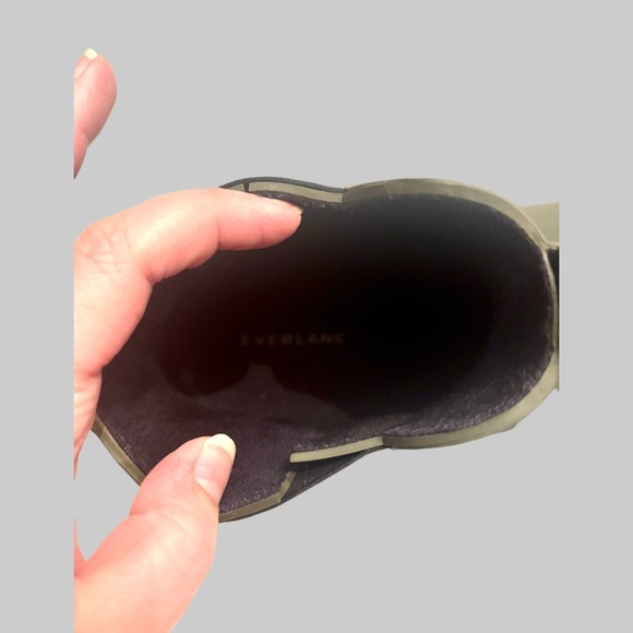 Women's Everlane The Rain Boot in Surplus Green & Black - EUC - Size 9 - Picture 3 of 6